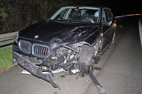 Unfall auf der Autobahn 445 zwischen den Anschlussstellen Wickede und Neheim in Fahrtrichtung Arnsberg/Brilon FOTO: POLIZEI DORTMUND