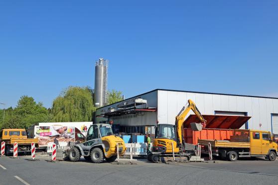 Tiefbauarbeiten am Bordstein an der Straßenecke "Am Stadtwald" und "Westerhaar" FOTO: ANDREAS DUNKER