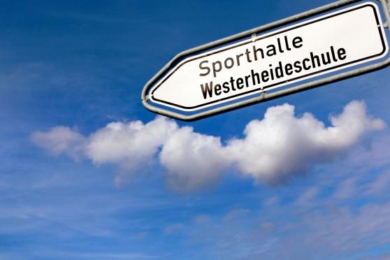 Die Zukunft der Westerheideschule liegt in den Wolken. Die Sporthalle solle aber auf jeden Fall für den Kindergarten und die Vereine weiterhin nutzbar sein, fordert Bürgermeister Martin Michalzik. (CDU). FOTO: ANDREAS DUNKER