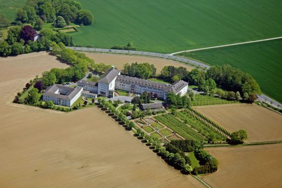 Das Heilig-Geist-Kloster der Steyler Missionsschwestern mit dem wunderbaren Klostergarten. ARCHIVFOTO: ANDREAS DUNKER / WWW.NRW-LUFTBILDAGENTUR.DE