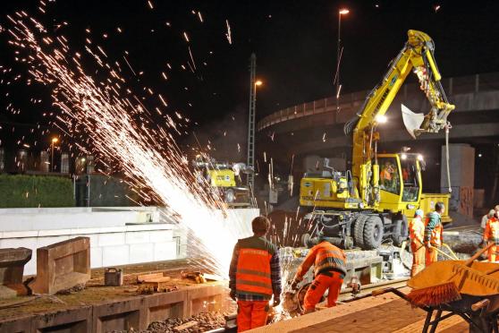 Nachtarbeit am Bahnhof in Wickede FOTO: ANDREAS DUNKER