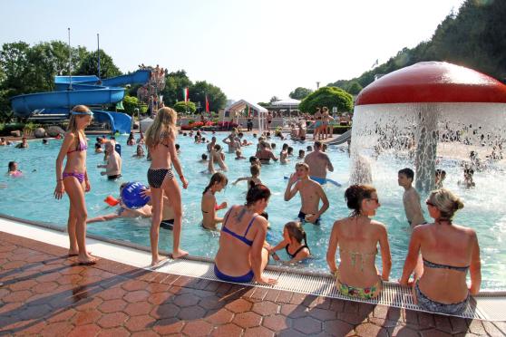 Bei dem heißen und trockenen Sommerwetter in diesem Jahr war das Freibad der Gemeinde Wickede (Ruhr) besonders gut besucht: Weit mehr als 90.000 Besucher kamen in die beliebte Freizeiteinrichtung am Rande der Ruhr. ARCHIVFOTO: ANDREAS DUNKER