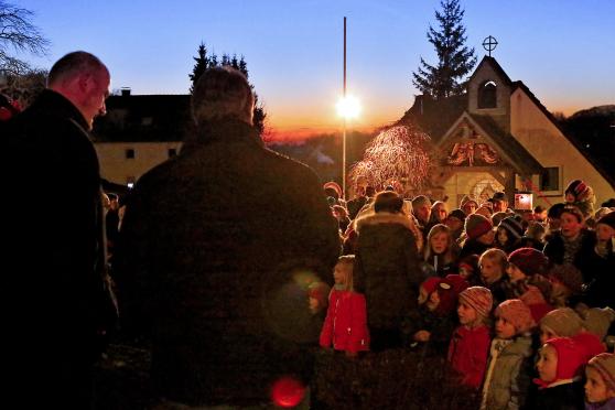 Der Dorfplatz in Wiehagen bot eine idyllische Kulisse für die Nikolaus-Feier FOTO: CARINA WESTERWELLE